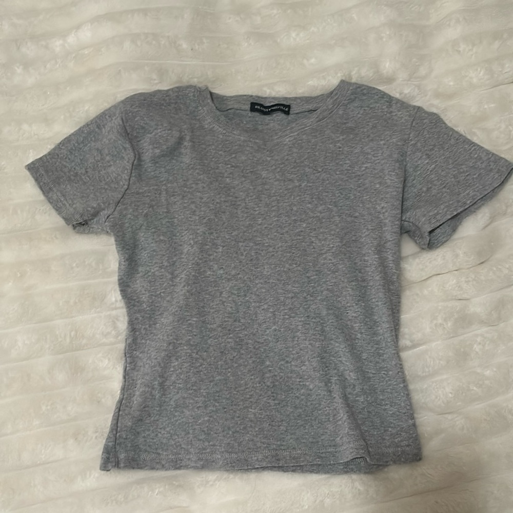 grey brandy melville baby tee